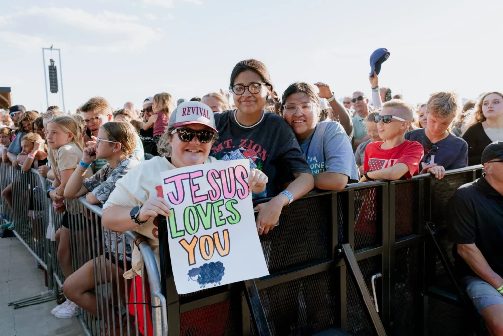 risefest2026-jasmine-165_20-years-of-risefest-giving